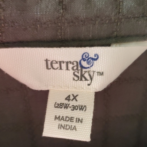 Terra & Sky Charcoal Button-Down Mini Dress - Picture 3 of 9